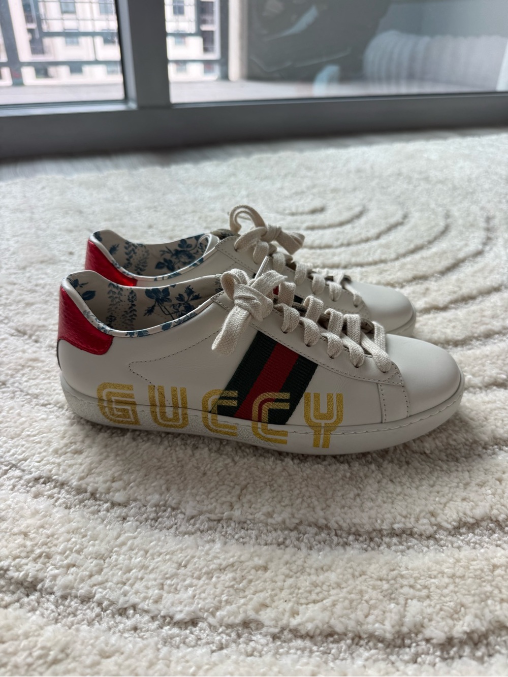 Gucci White Leather Sneakers with Red & Green Stripe